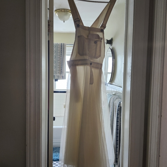 Meet your Posher, Kelly - Picture 3 of 3